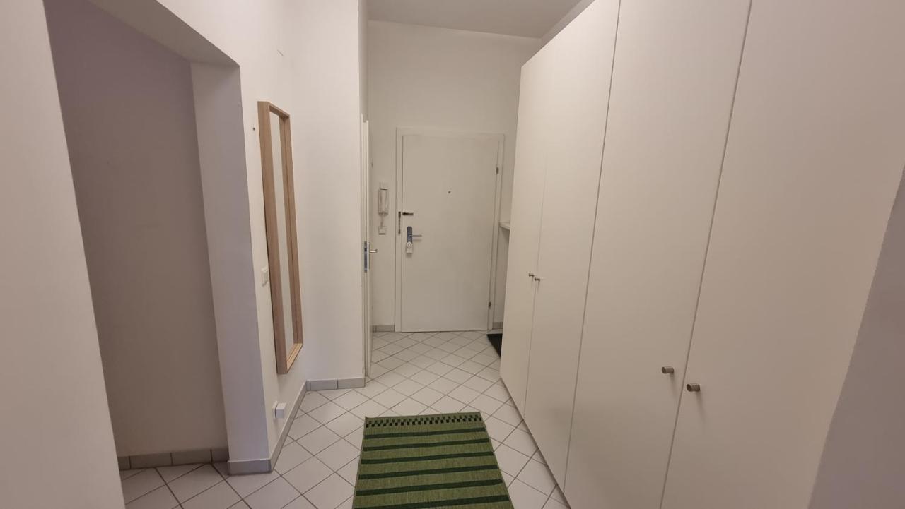Sunny Apartment Next To Metro 1Br Wina Bagian luar foto