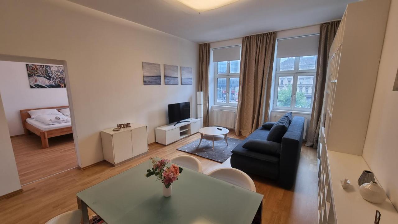 Sunny Apartment Next To Metro 1Br Wina Bagian luar foto