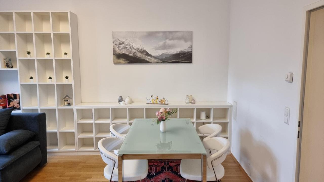 Sunny Apartment Next To Metro 1Br Wina Bagian luar foto