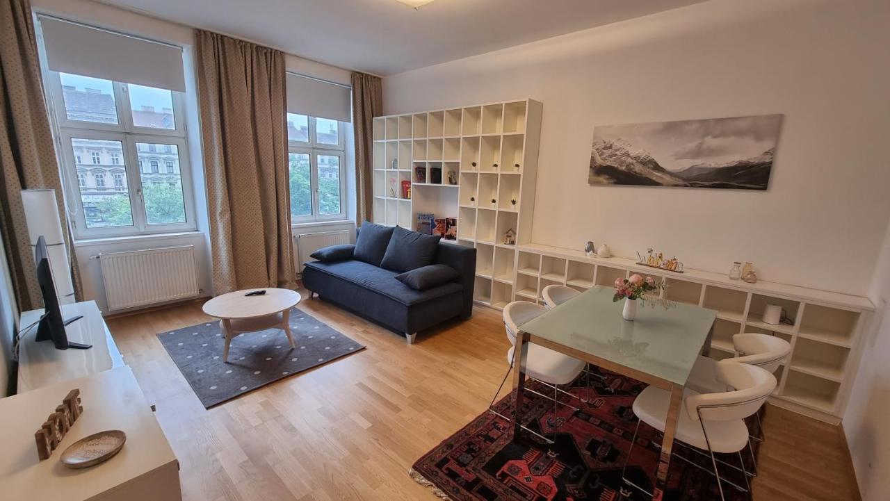 Sunny Apartment Next To Metro 1Br Wina Bagian luar foto