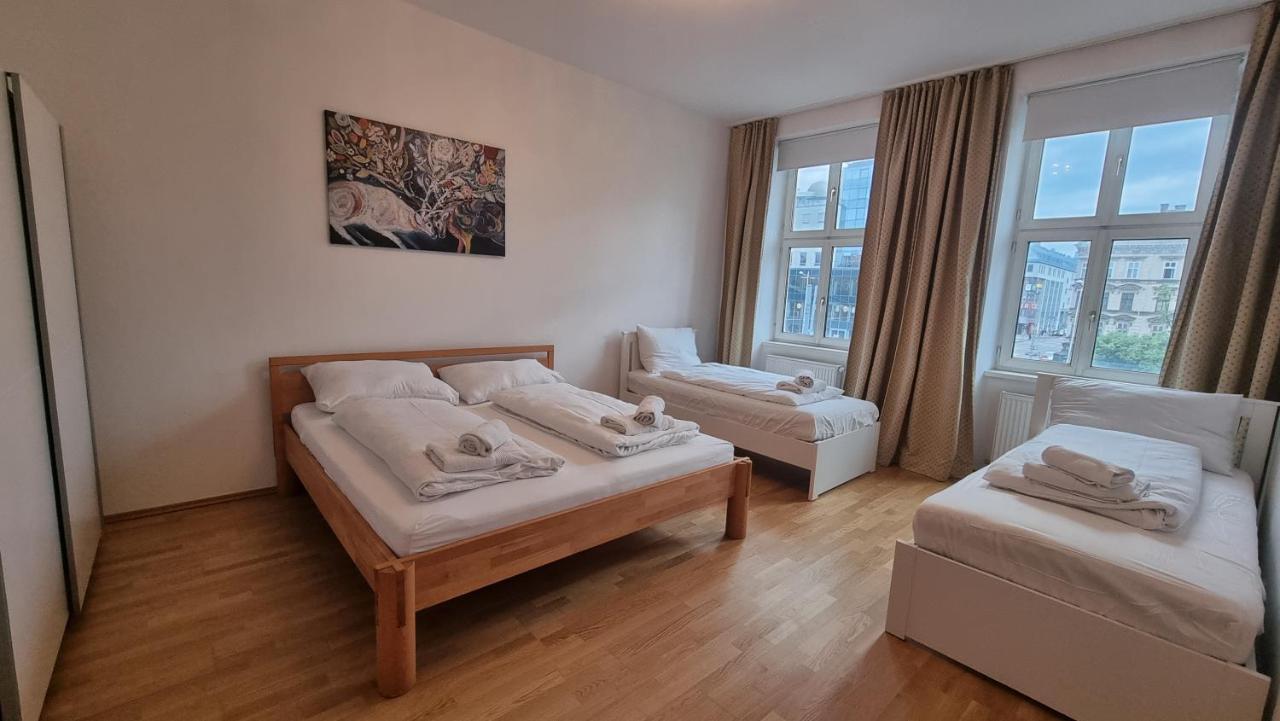 Sunny Apartment Next To Metro 1Br Wina Bagian luar foto