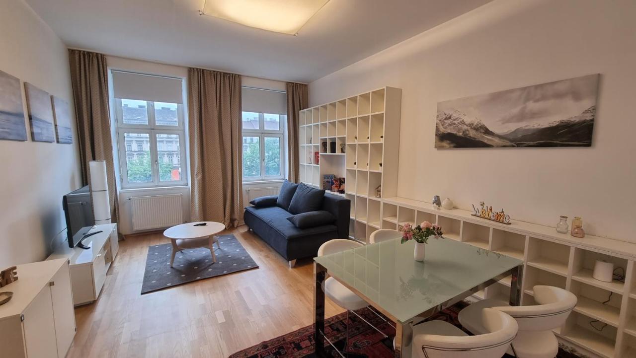 Sunny Apartment Next To Metro 1Br Wina Bagian luar foto