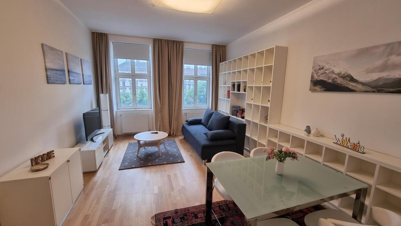 Sunny Apartment Next To Metro 1Br Wina Bagian luar foto