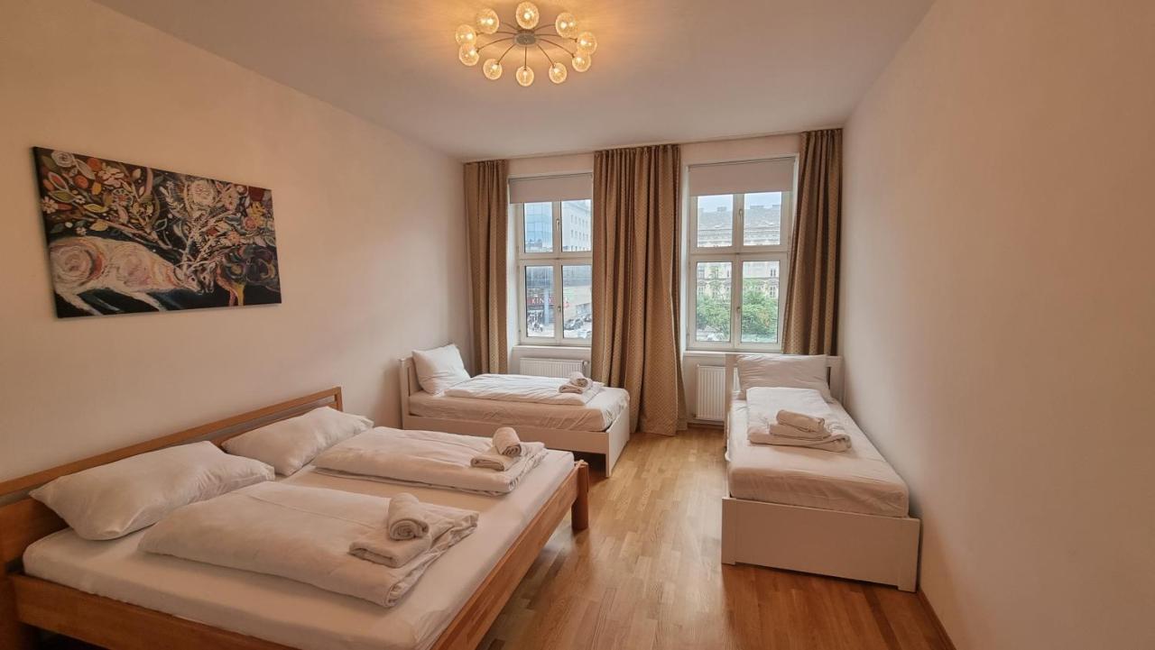 Sunny Apartment Next To Metro 1Br Wina Bagian luar foto